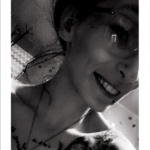 Meet your Posher, Kerstyn! โฃ - Picture 5 of 17